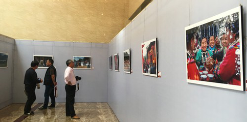 文藝創(chuàng)作助力武陵山區(qū)扶貧事業(yè) 精品展與學(xué)術(shù)研討系列活動紀(jì)實